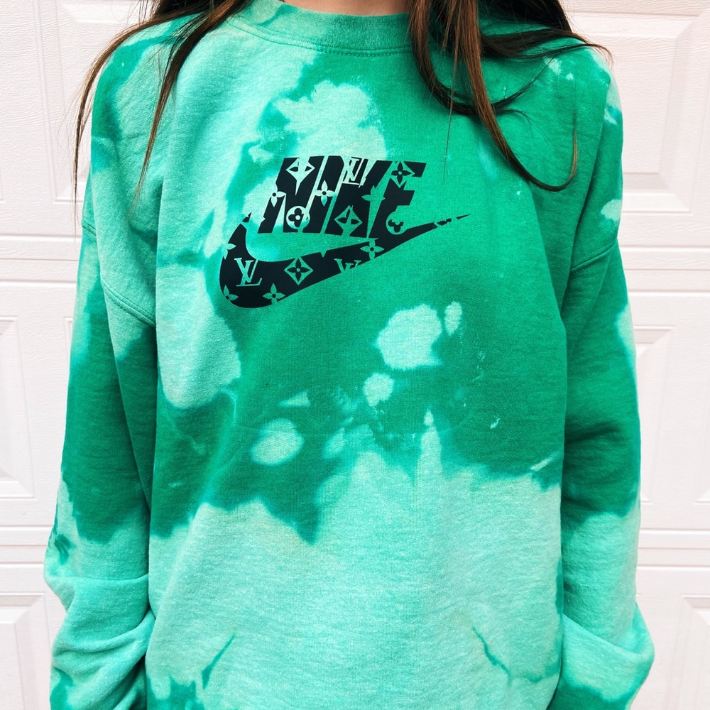 Nike x LV Crewneck 🍀🐢